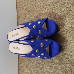 Ashro 4" Blue Velvet w/ Gold Button Accents Open Toe Heels. Size 9.5M NWOT